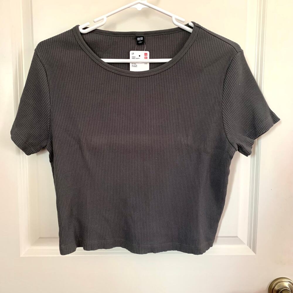 3/$15 Uniqlo Ribbed Crew Neck Short Sleeve Cropped T-shirt Gray *Discoloration* - Picture 2 of 7